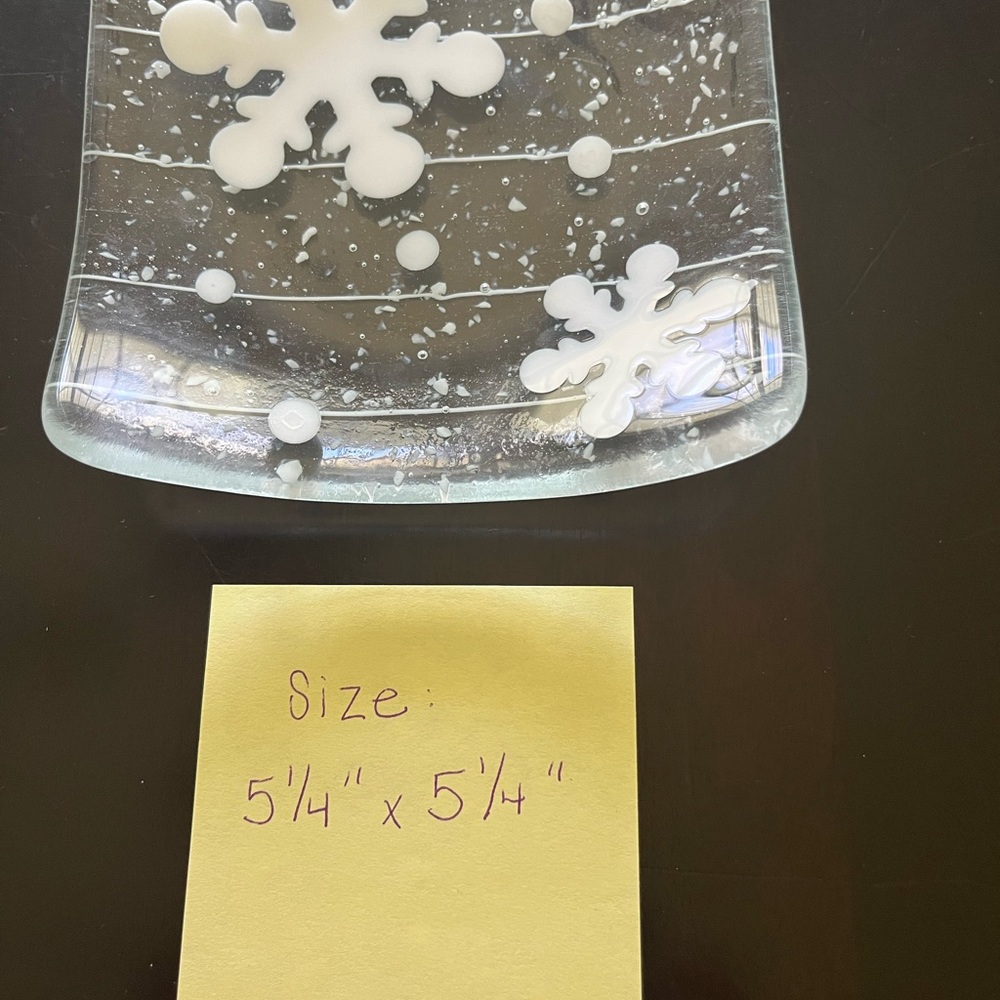 Glass snowflake dish - Picture 3 of 3
